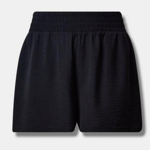 Torrid NWOT Black Seersucker Shorts, size 00x